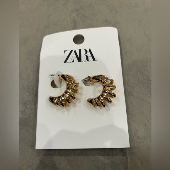 TWISTED HOOP EARRINGS - Golden | ZARA - Picture 7 of 7